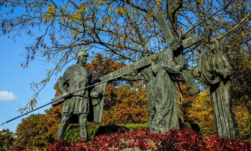 image shows a sculpture of Jesus carrying his cross, followed by a soldier