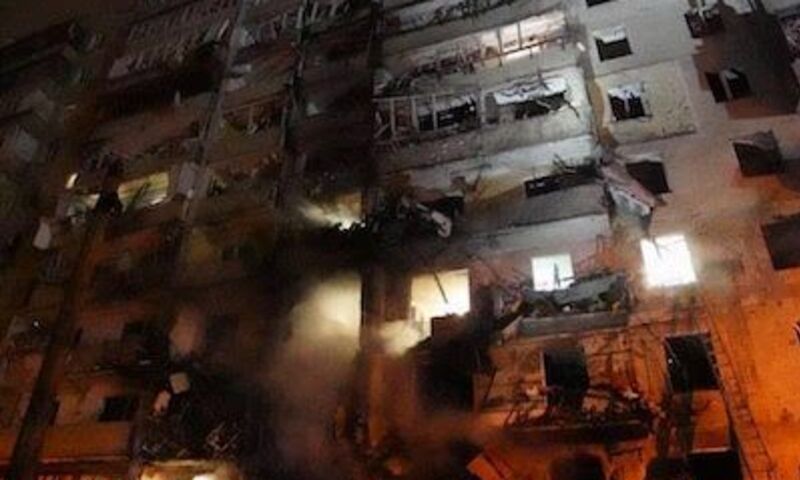 Image shows an attacked building in Kyiv near Kyiv Theological Seminary