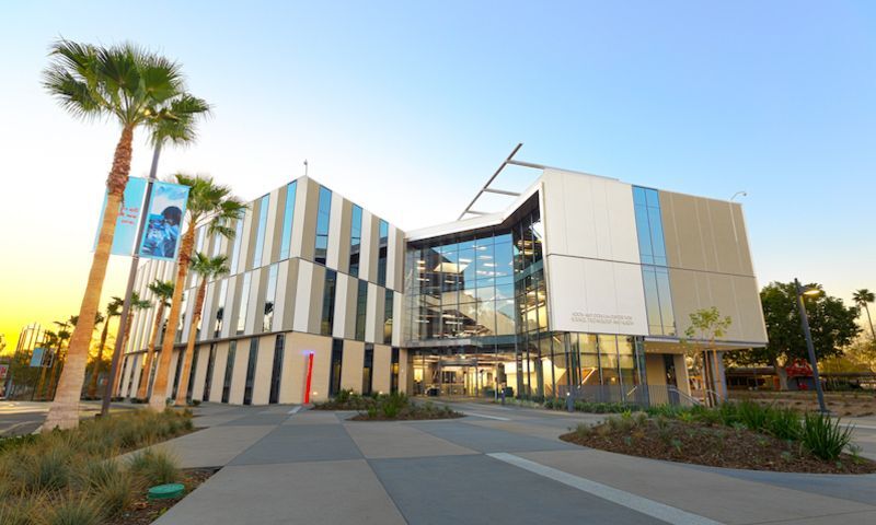 The outside of the Alton & Lydia Lim Center for Science, Technology and Health