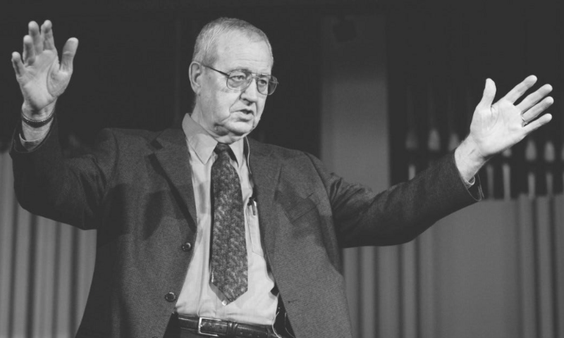 Image shows Dallas Willard speaking