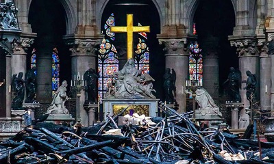 photograph of Notre Dame rebuild