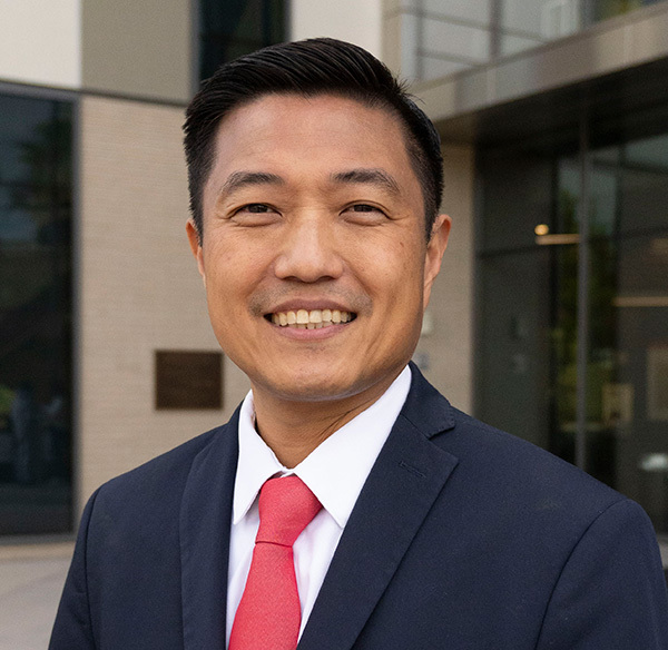 Headshot of Dr. Yohan Lee
