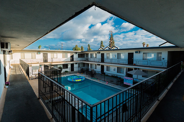 Courtyard and swimming pool in the La Mirada Apartment Building