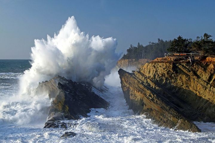 Wave crashing into rock making a splash