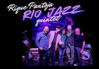Rique and friends in purple light
