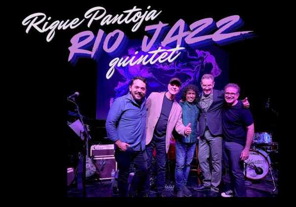 Rique and friends in purple light