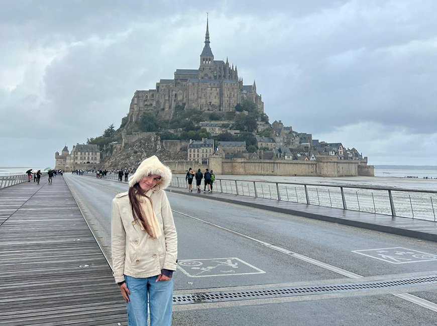 Biola student posing in front of a castle in Paris
