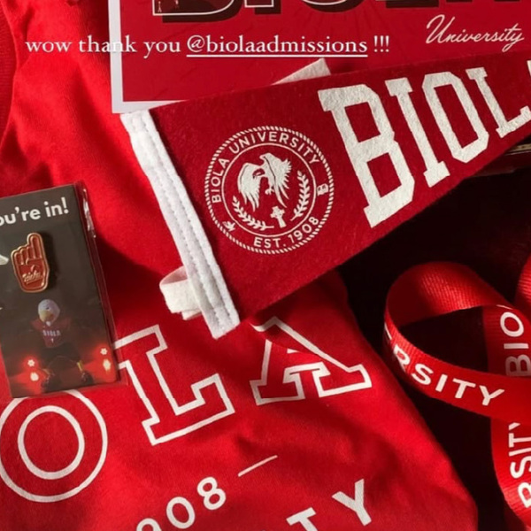 Biola pennant, t-shirt and pin