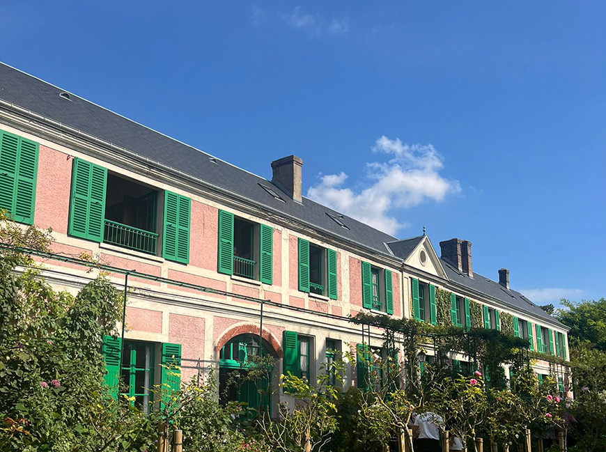 Paris home with flowers