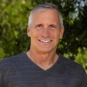 Photo of Erik Thoennes